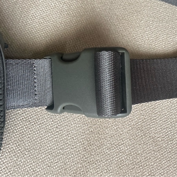 COPY - Lululemon Everywhere Belt Bag 1L NEW - Picture 4 of 10